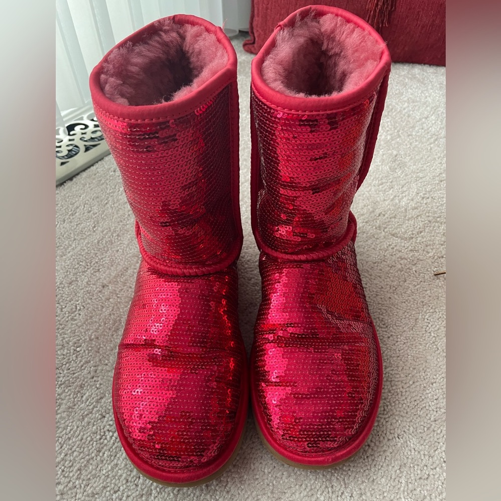 UGG Women's Classic Short Sequin Red Fashion Boot. Pre-loved, women’s size 7.